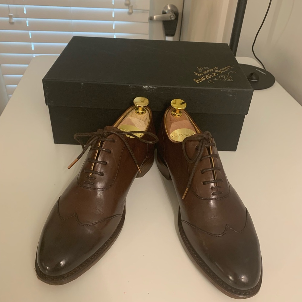 EUC The Office Of Angela Scott Mr Evan Wingtip Walnut Size US6/IT36